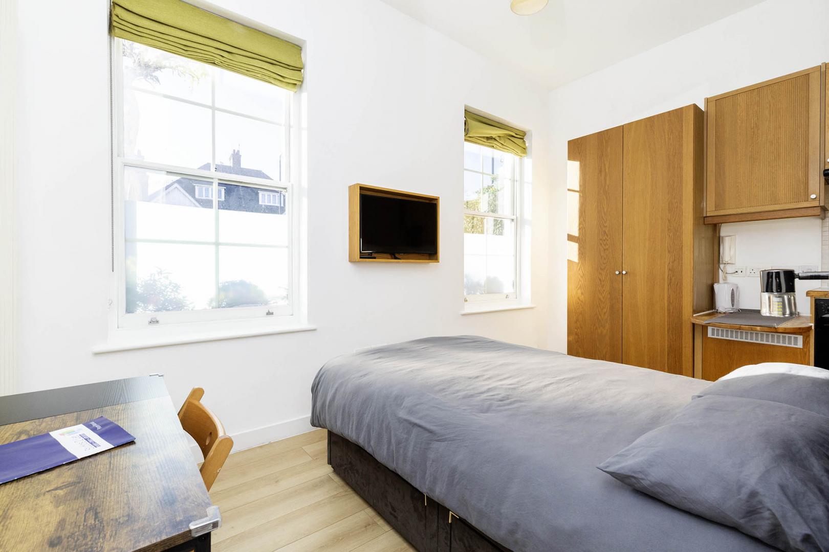  Rent includes electricity, water, and central heating Finchley Road, Hampstead